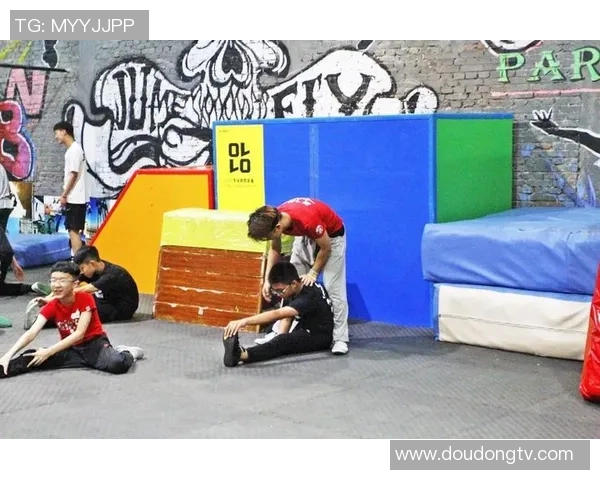 广州极限运动队与杭州极限运动队赛后战术分析与复盘探讨